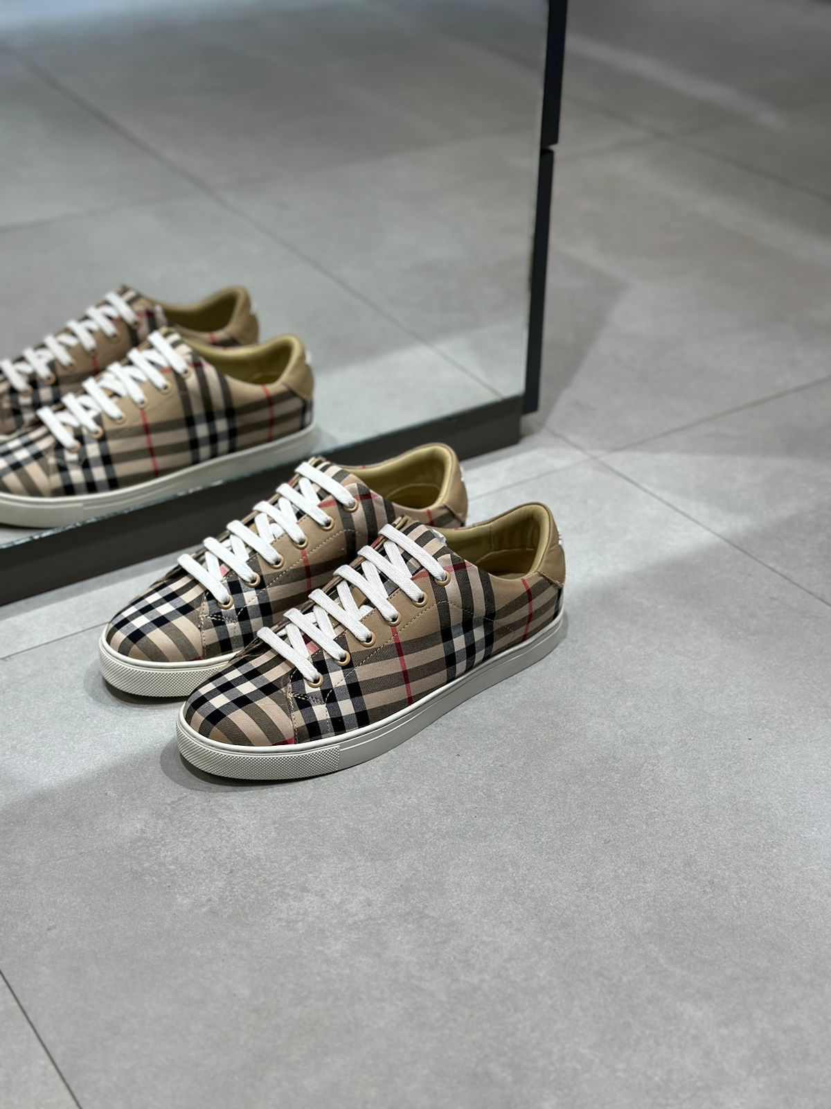 Burberry shoes uae hotsell