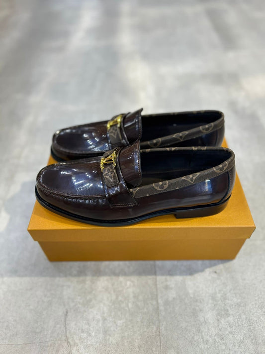 LOUIS VUITTON Loafers