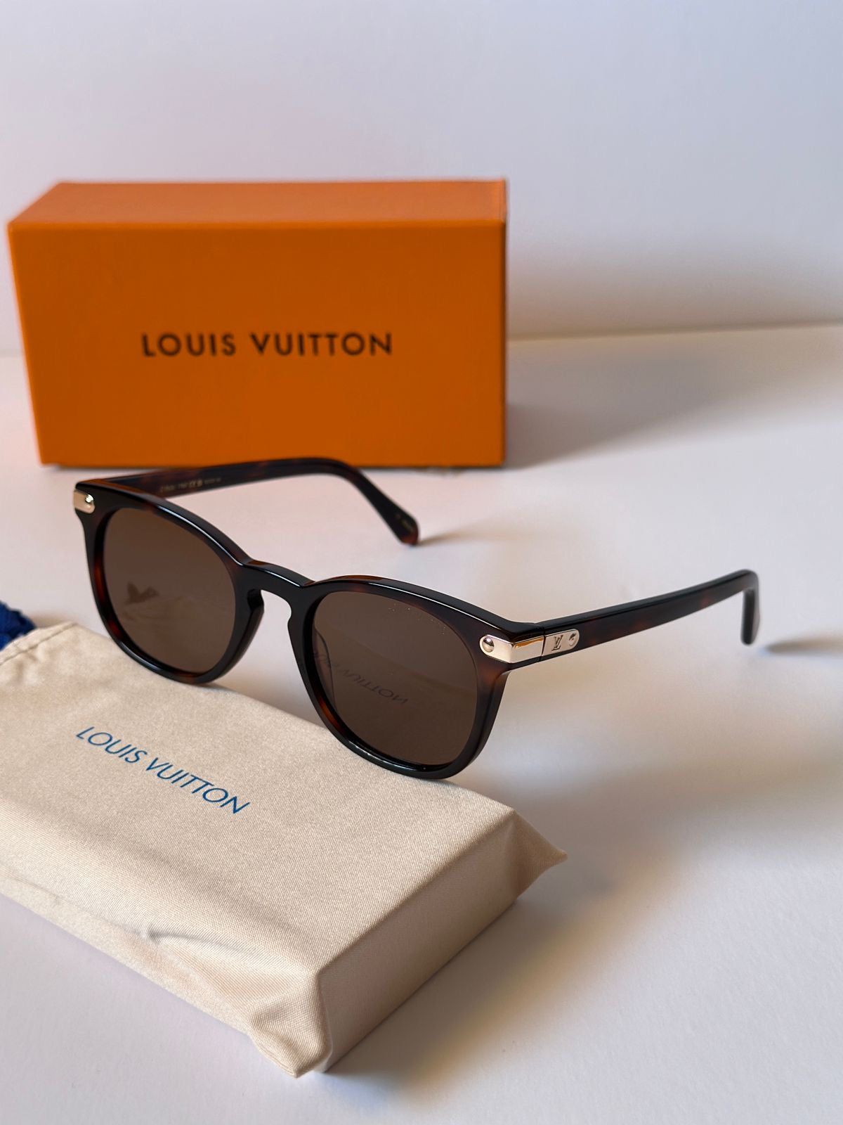 Louis Vuitton Sunglasses 2 colors