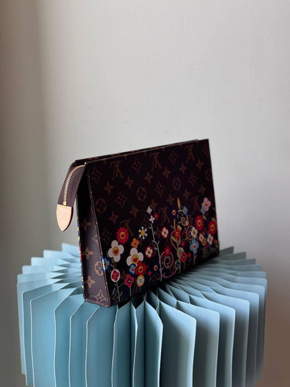 Louis Vuitton Clutch (VIP Quality)