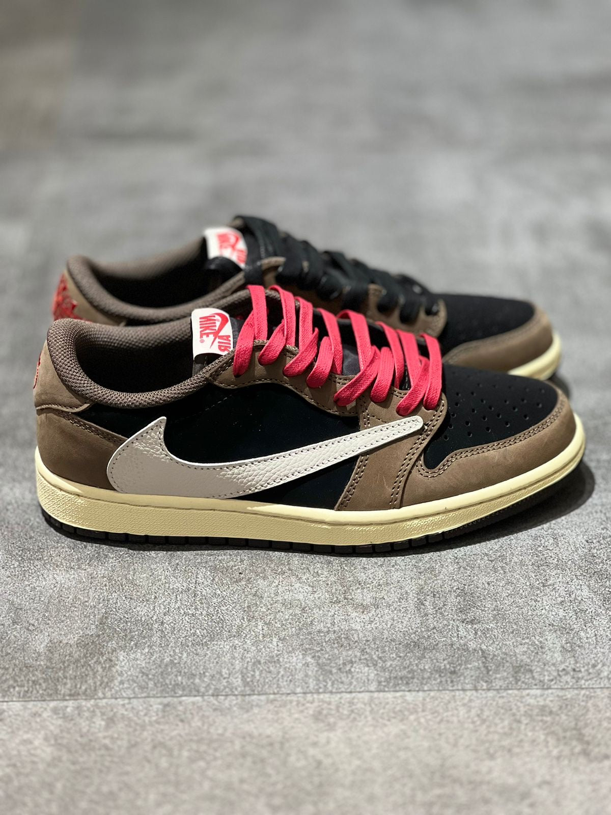 Jordan 1 Low OG Travis scott