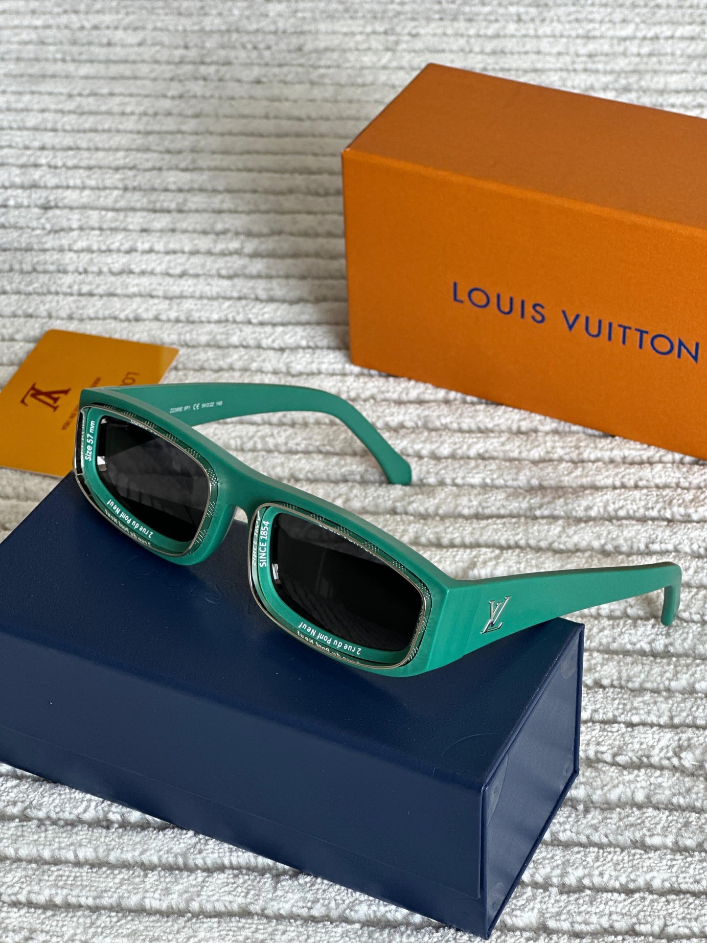 Louis Vuitton Sunglasses 2 colors