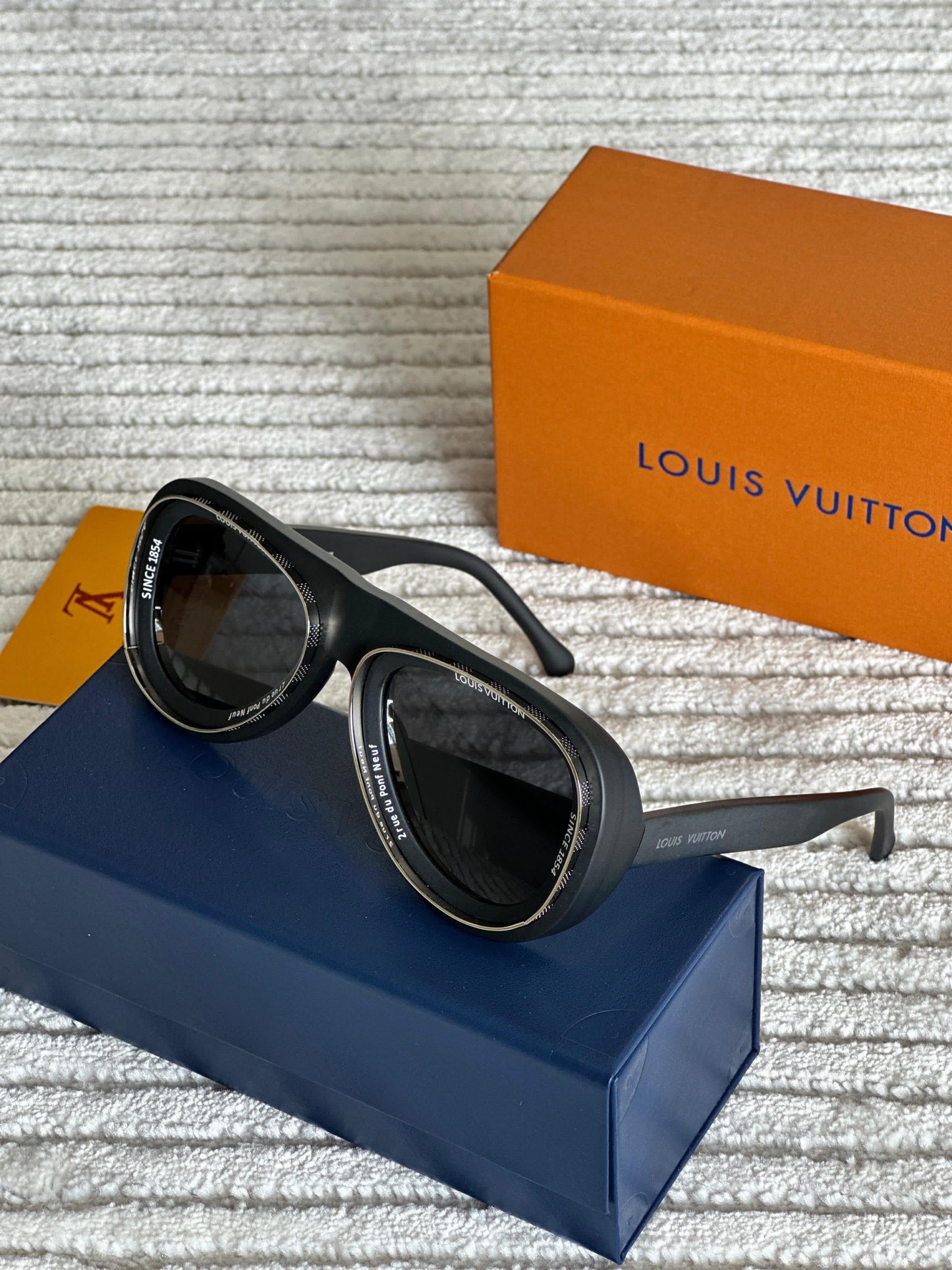 Louis Vuitton Sunglasses 2 colors