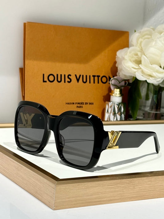 Louis Vuitton Sunglasses 2 colors