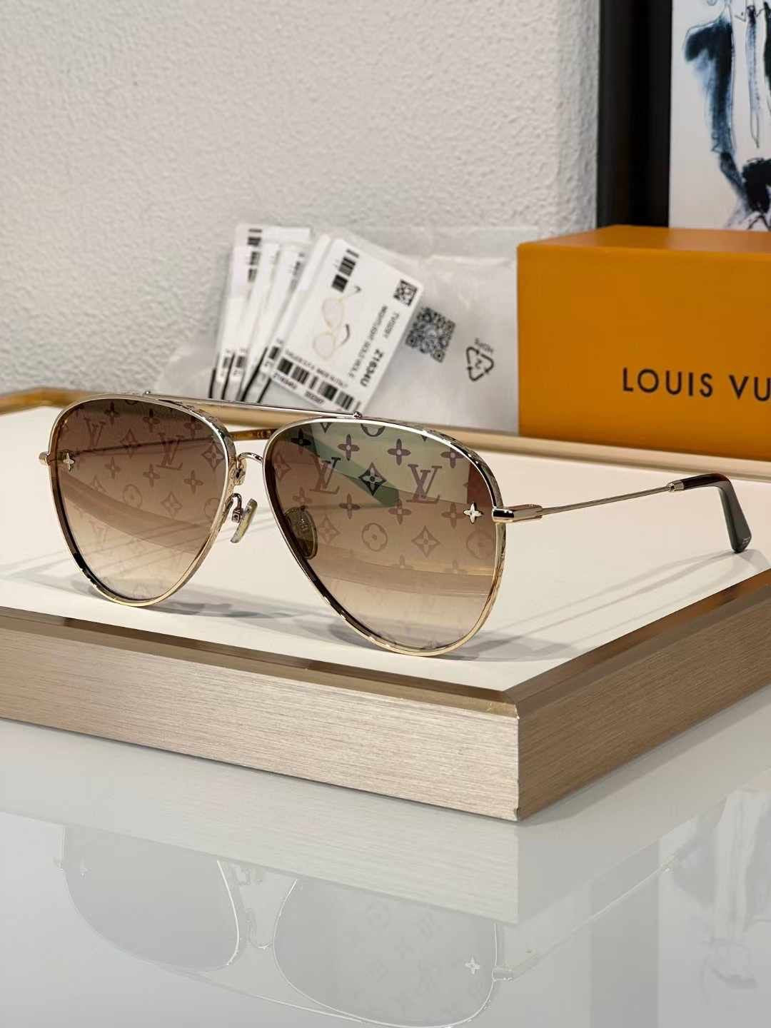 Louis Vuitton Sunglasses 2 colors