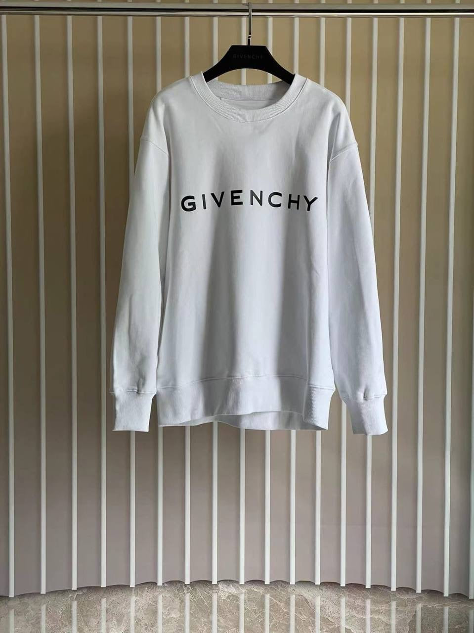 Givenchy Sweatshirt 2 colors