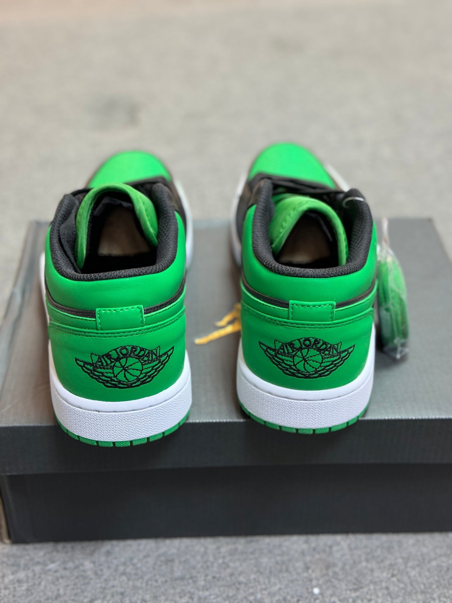 Jordan 1 low Lucky Green