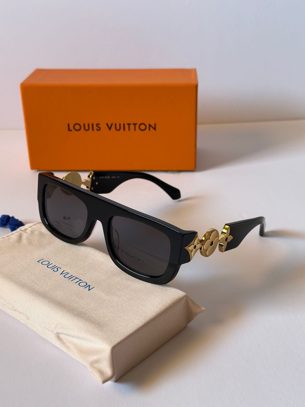 Louis Vuitton Sunglasses 2 colors