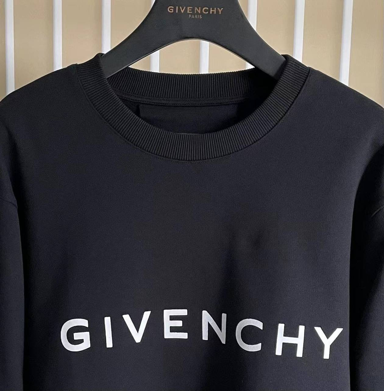 Givenchy Sweatshirt 2 colors