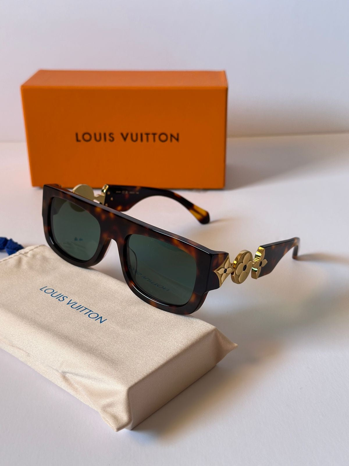 Louis Vuitton Sunglasses 2 colors