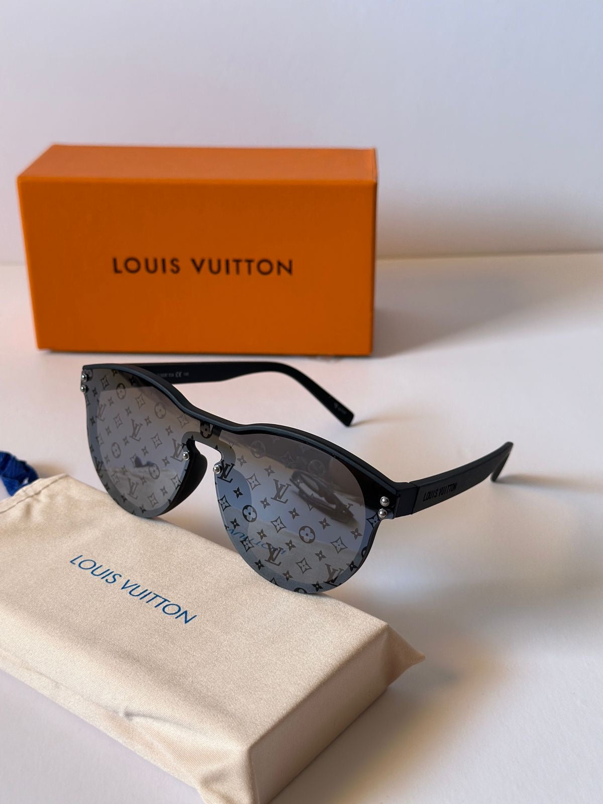 Louis Vuittin Sunglasses 2 colors