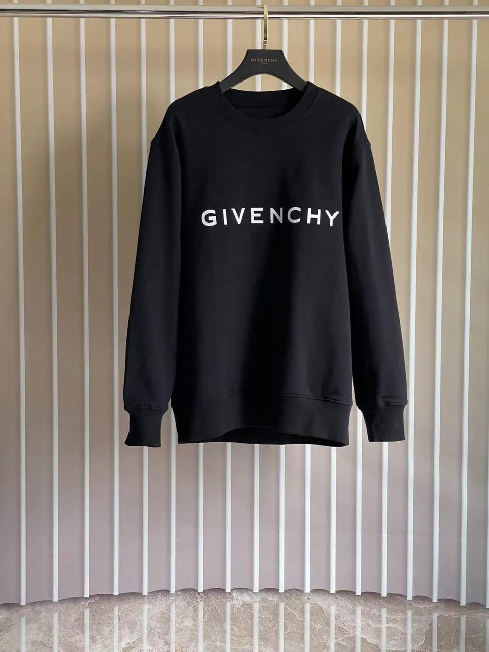 Givenchy Sweatshirt 2 colors