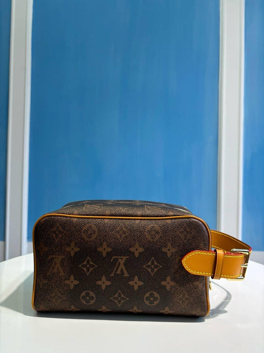 Louis Vuitton Pouch (VIP Quality)