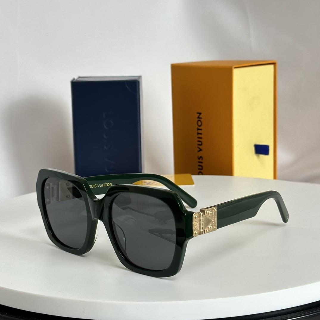 Louis Vuitton Sunglasses 2 colors