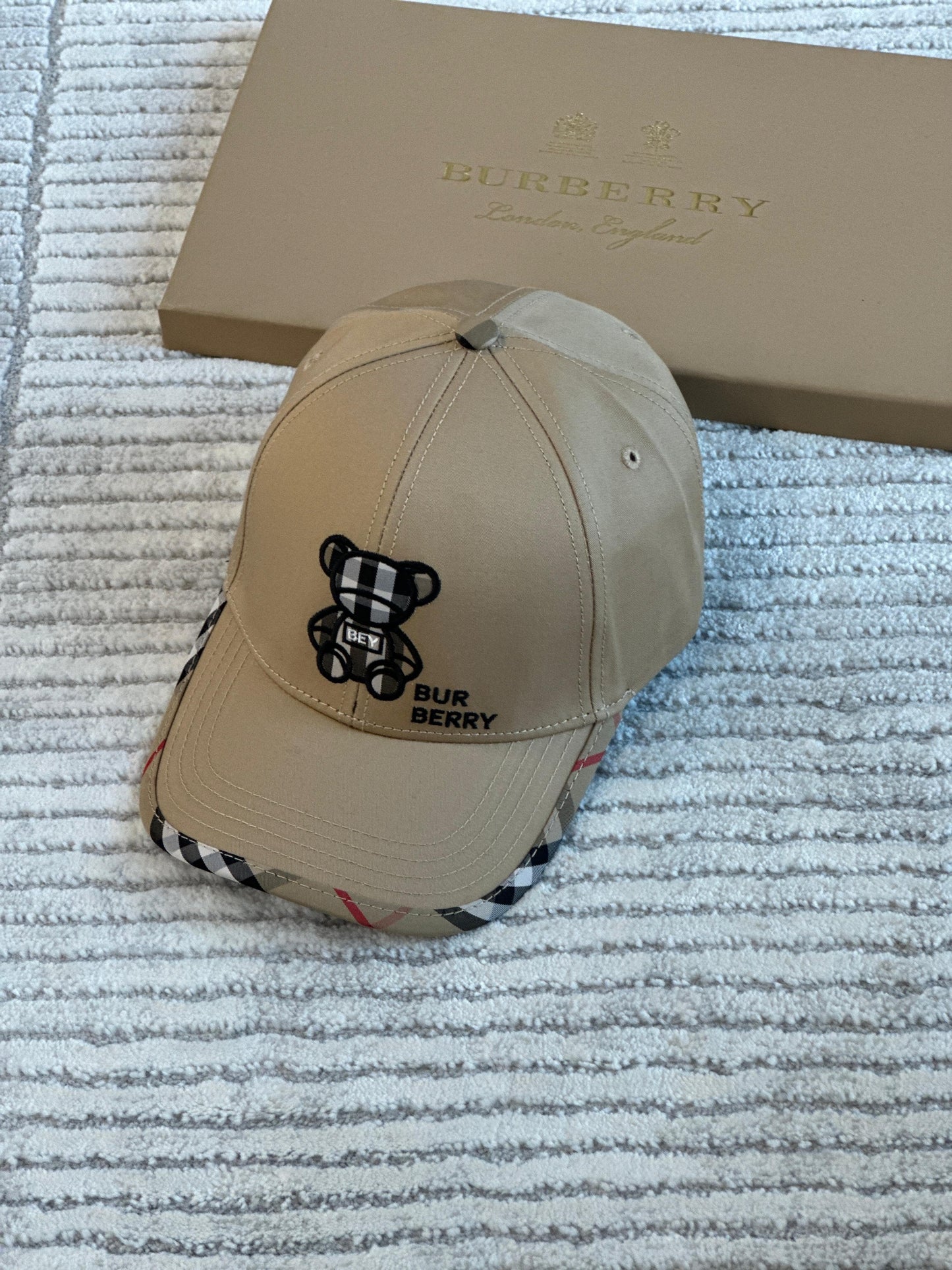 Burberry caps 2 colors