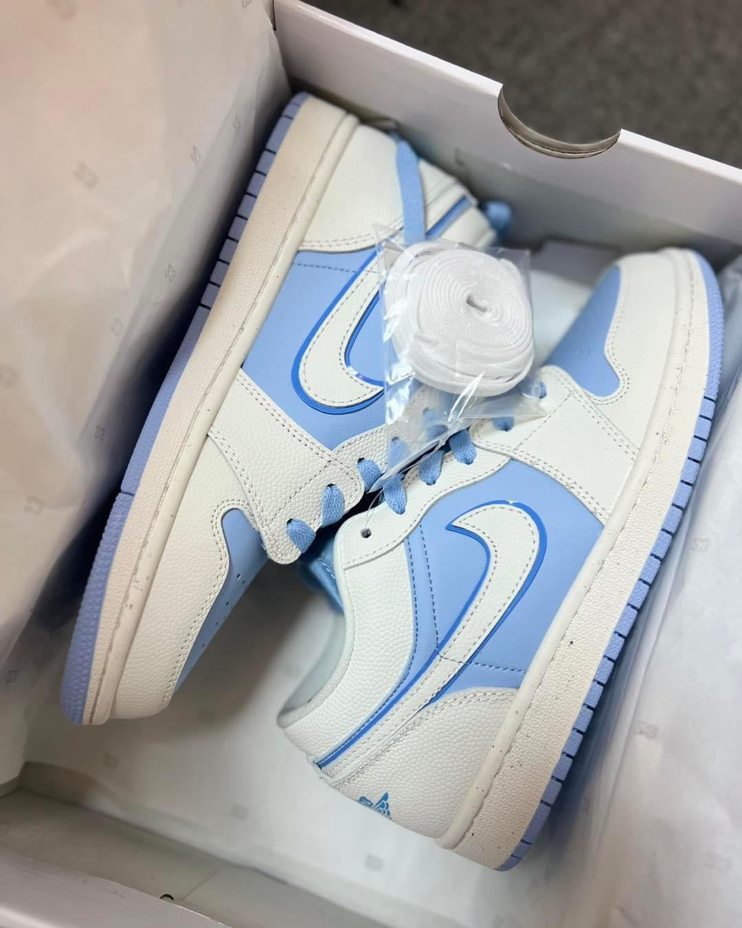 Jordan 1 Reverse ice blue