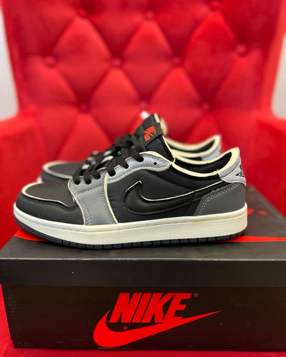 JORDAN 1 LOW BLACK AND SMOKE GREY