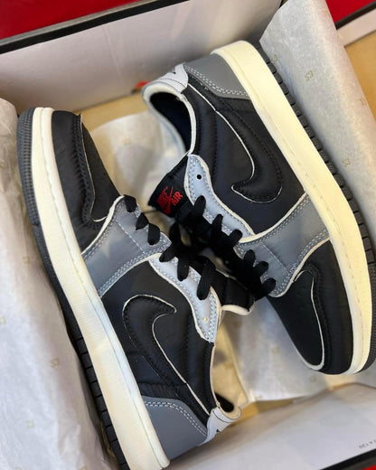 JORDAN 1 LOW BLACK AND SMOKE GREY