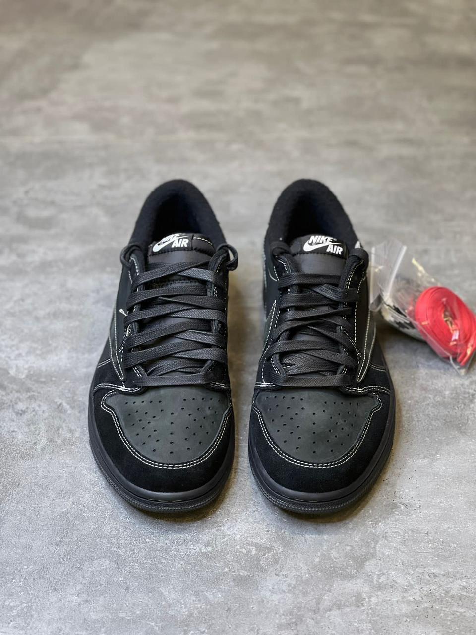 Jordan 1 Low Travis Scott black phantom