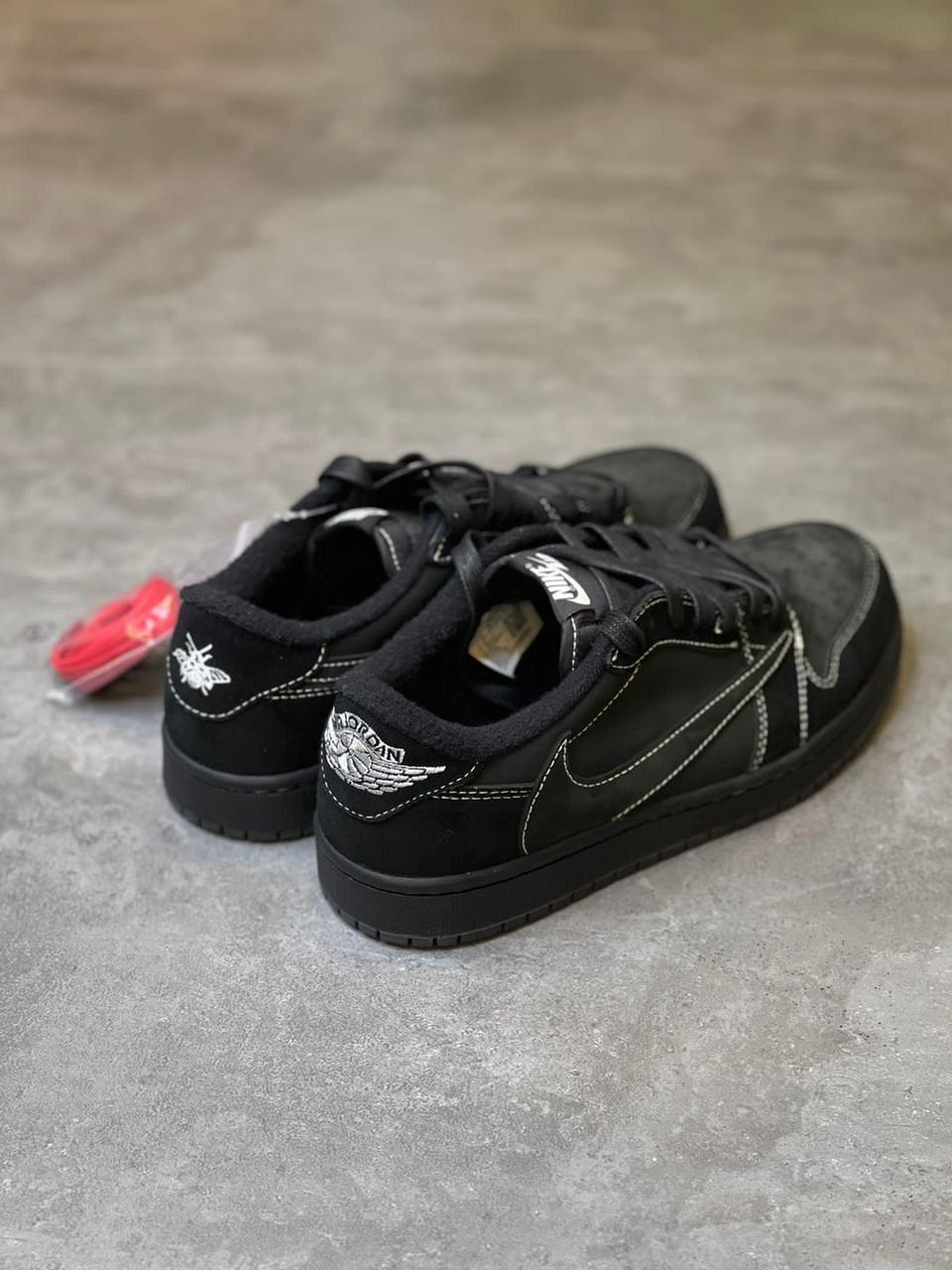 Jordan 1 Low Travis Scott black phantom